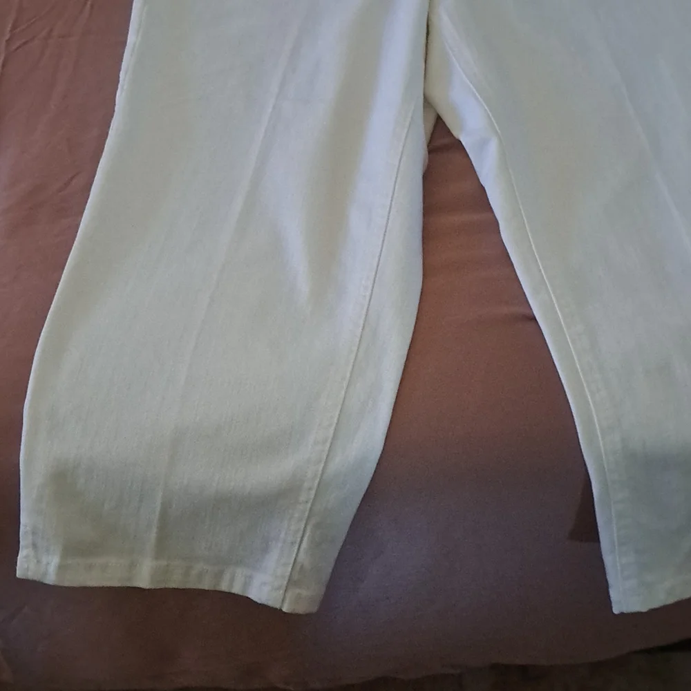 Ladies Capri Pants - Picture 2 of 5